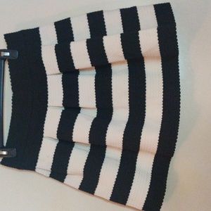 Mai Tai Pleated/Stretchy Skirt Size M